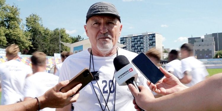 Reunirea lotului echipei CSM Cetatea 1932 Suceava. Antrenorul principal Petre Grigoraș: Liga a II-a este cu totul și cu totul altceva, va trebui să fim mai pretențioși cu alegerile pe care le facem, să aducem jucători dornici să facă performanță, pentru că nu vrem să fim simpli trecători prin Liga a II-a