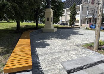 Lecturi în centrul Sucevei, în zgomot de motoare și de claxoane