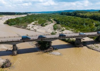 În locul podului de la Cornu Luncii de peste rîul Moldova, făcut în 1910, va fi construit un altul