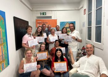 Doi profesori de la Școala Gimnazială nr. 4 Suceava, la un curs de formare la Barcelona. Tema principală a fost integrarea în procesul educațional a artelor și designului