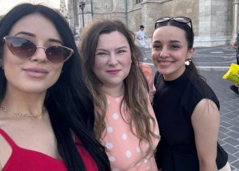 Trei profesoare de la Școala Gimnazială nr. 4 Suceava, la Budapesta, la un curs Erasmus+ despre inteligența artificială în educație