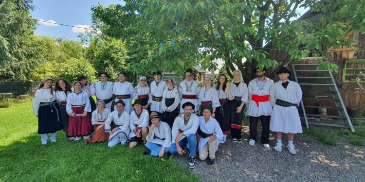 Studenți și profesori din România, Polonia, Italia, Spania și Canada, la Cacica, într-un program dedicat valorificării patrimoniului cultural