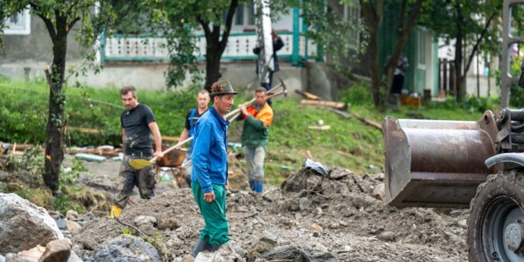 Un an de la inundațiile catastrofale de la Broșteni. Gheorghe Șoldan: ”Inundațiile de la Broșteni vor rămîne în memoria noastră ca o tragedie, dar și ca una dintre cele mai puternice lecții de solidaritate”