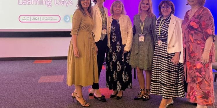 Specialiști din toată țara participă, la Gura Humorului, la GastRO-MD Learning Days. Colegiul Medicilor Suceava este reprezentat de președinta instituției, dr. Laura Coca, de dr. Monica Terteliu și de echipa Secției de Pediatrie a Spitalului Județean