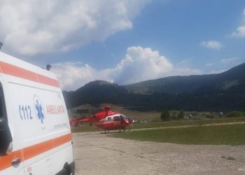 Un bărbat care și-a tăiat brațul la o stație de sortare din Dornișoara, transporat cu elicopterul la un spital din Iași