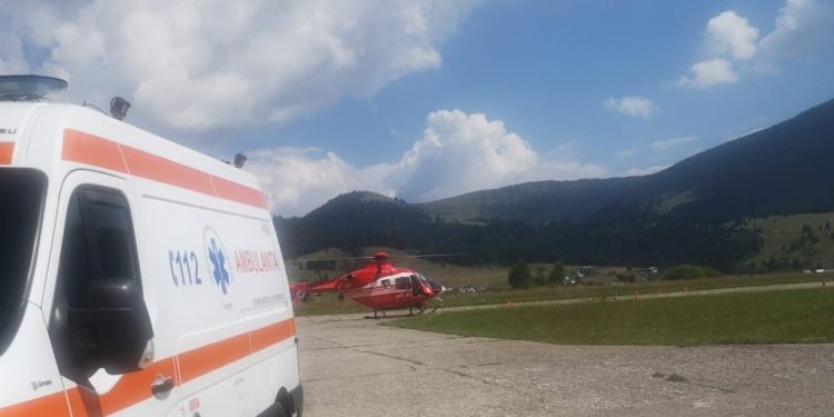 Un bărbat care și-a tăiat brațul la o stație de sortare din Dornișoara, transporat cu elicopterul la un spital din Iași