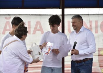 Zilele Fălticenilor. 115 elevi cu rezultate deosebite, premiați de primar. Cătălin Coman: Fălticeniul își premiază valorile și valorile sînteți voi, copiii municipiului Fălticeni