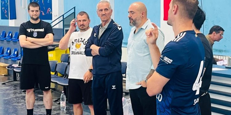 La 42 de ani, Răzvan Gavriloaia va continua să joace pentru echipa de handbal de primă ligă CSU Suceava