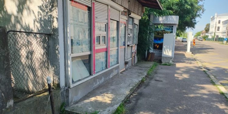 Atîta timp cît gara este o ruină, cartierul Ițcani suferă profund (Foto)