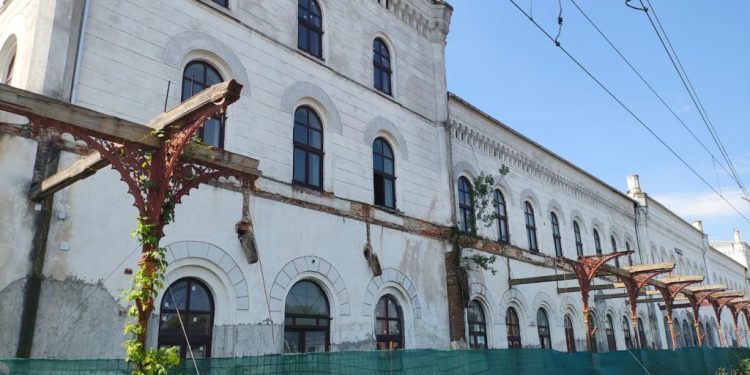 Atîta timp cît gara este o ruină, cartierul Ițcani suferă profund (Foto)