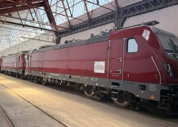 O locomotivă electrică fabricată în Franța va deservi linia Suceava-București-Constanța. Locomotiva atinge viteza de 160 km/h și poate tracta pînă la 16 vagoane