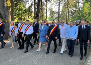 Primarii, la Sfîntul Voievod Ștefan cel Mare. Dar, angajații primăriilor de ce nu?