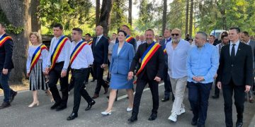 Primarii, la Sfîntul Voievod Ștefan cel Mare. Dar, angajații primăriilor de ce nu?