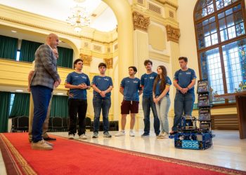 Echipa Royal Engineers a Colegiului Național „Ștefan cel Mare” Suceava, locul I la un concurs de robotică în SUA. Consiliul Județean sponsorizează echipa cu 30.000 de lei, pentru achiziția de echipamente (Foto)