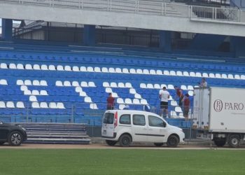Pe ”Areni” se montează 2.500 de scaune. Prețul biletelor, între 15 și 30 de lei. Prețul abonamentelor, între 100 și 250 de lei. Managerul Cetății: Fiecare suporter din tribună înseamnă un plus de încredere și de energie pentru echipă
