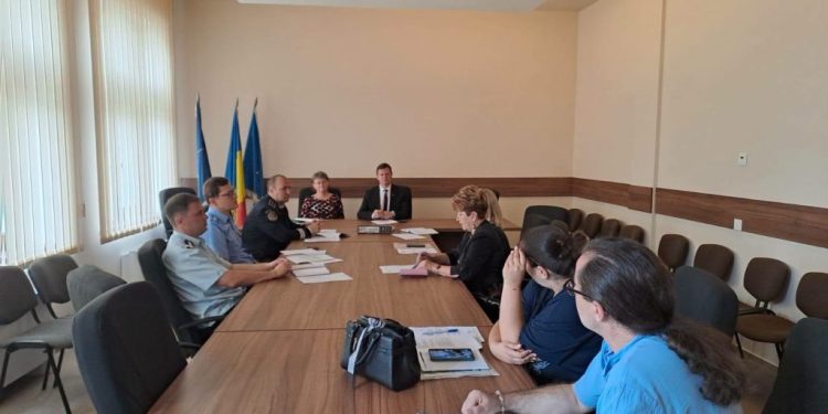 Autoritățile sucevene au analizat programul măsurilor pentru siguranță în școli