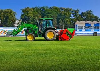 Stadionul ”Areni” se pregătește pentru Liga a II-a. Au început lucrările de regenerare a gazonului