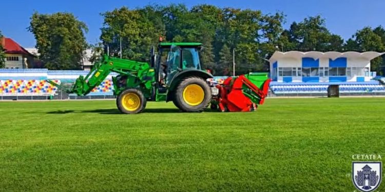 Stadionul ”Areni” se pregătește pentru Liga a II-a. Au început lucrările de regenerare a gazonului