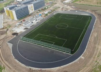Ministrul sucevean al Educației, Mihai Dimian, leagă noul teren de fotbal al USV, aproape finalizat, de un vis îndrăzneț: Suceava, la Mondialul de fotbal feminin