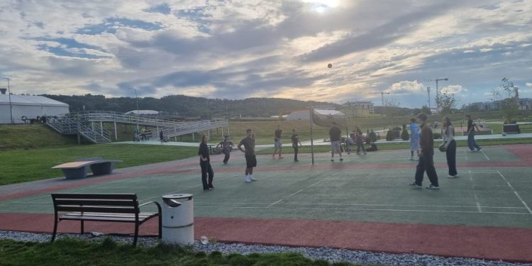 Primăria Suceava vă așteaptă la masă. La masa de teqball (Foto)