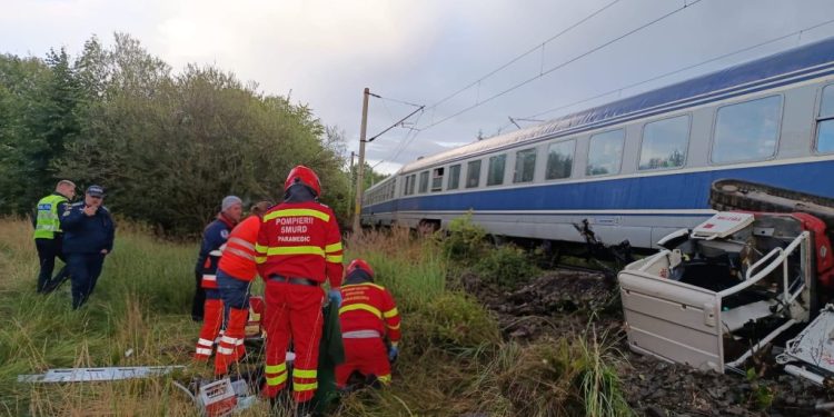 Bărbat mort într-un accident care a avut loc pe calea ferată, la Pojorîta. Un excavator a fost lovit de trenul Iași-Timișoara