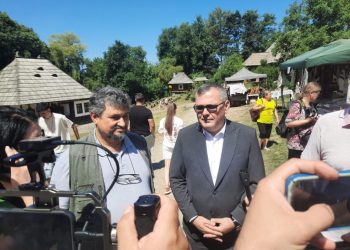 A început ”Lume, lume… hai la tîrg!”: 87 de meșteri populari și recital Fuego, sîmbătă, la Muzeul Satului Bucovinean. Cel mai scump bilet – 8 lei. Nicolae Robu: Așteptăm să vină cît mai multă lume, așteptăm să fie trei zile frumoase