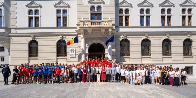170 de participanți din patru țări, la Suceava, la Turneul Internațional pentru Juniori „Patru Regiuni pentru Europa”. Vor fi competiții de fotbal și baschet feminin 3×3, și activități cultural-artistice