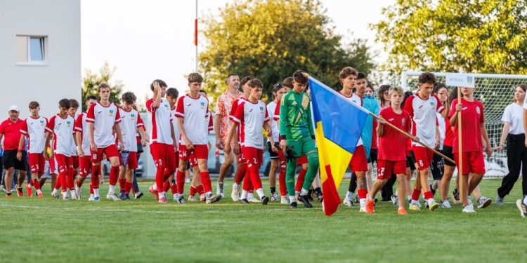 Patru regiuni pentru Europa, la Fălticeni. Echipa de fotbal a Sucevei, pe locul II, iar echipa de baschet fete, pe locul III. Tineri din cele patru regiuni au lucrat și în cadrul unor ateliere cu tema „Arta ca un limbaj comun”