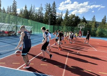 Copiii de astăzi și mișcarea. Fondatorul Academiei de Baschet Phoenix Suceava: Nu s-au născut mai puțin sportivi decît noi. Societatea s-a schimbat. Sportul este o joacă pe care nu o mai facem atît de mult cum o făceam înainte, afară