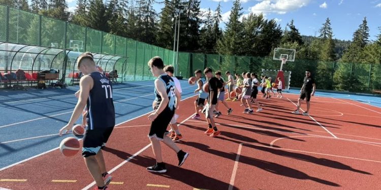 Copiii de astăzi și mișcarea. Fondatorul Academiei de Baschet Phoenix Suceava: Nu s-au născut mai puțin sportivi decît noi. Societatea s-a schimbat. Sportul este o joacă pe care nu o mai facem atît de mult cum o făceam înainte, afară