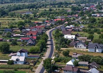 Se modernizează DJ 155A, între Bogdănești, Rîșca și Slătioara. Se lucrează simultan pe două tronsoane