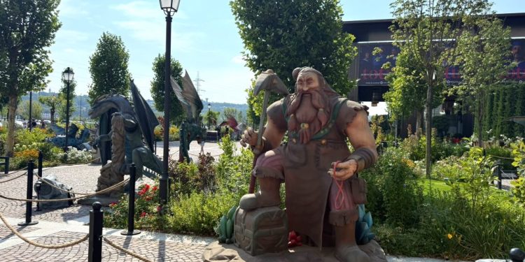 Celebrul Drogon din „Game of Thrones” a ajuns la Iulius Mall Suceava. Vino să descoperi fascinanta lume a dragonilor animatronici!