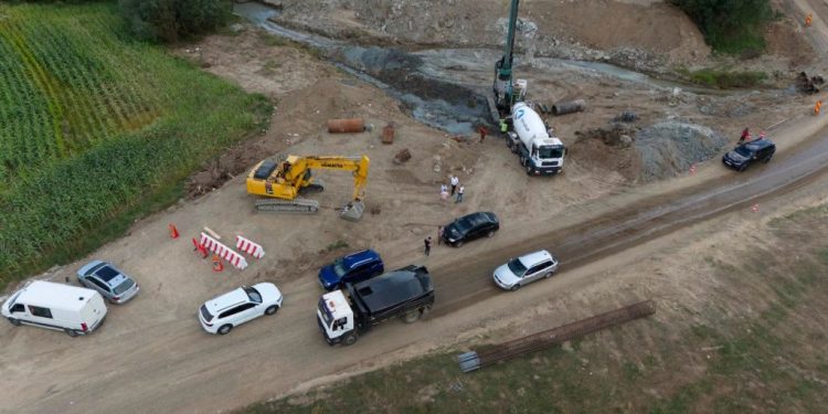 Gheorghe Șoldan anunță că drumul dintre Burla și Arbore prinde contur: lucrările au trecut de 20%. Tot la Arbore, un centru de zi pentru vîrstnici este aproape gata