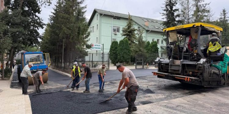 Lucrările continuă pe străzile Iacob Zadik, Bujorilor și Tineretului din Suceava