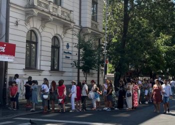 Merdeneaua de la București și pîinea și ștrudelul de la Suceava