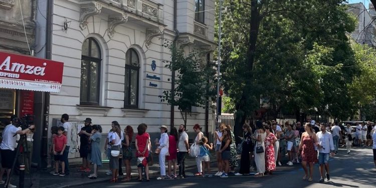Merdeneaua de la București și pîinea și ștrudelul de la Suceava