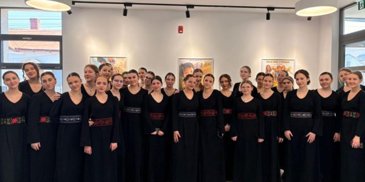 Corala de fete ”Ciprian Porumbescu”, concert la Biserica Romano-Catolică „Sfântul Ioan Nepomuk” din Suceava, înainte de plecarea la un concurs care va avea loc în Croația