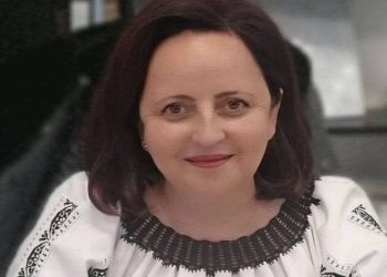 Gabriela Cazac, noua purtătoare de cuvînt a Inspectoratului Școlar Suceava. Tatiana Vîntur a ieșit la pensie. Inspectoratul îi urează succes doamnei Cazac și îi mulțumește doamnei Vîntur ”pentru dăruire și rigoare”