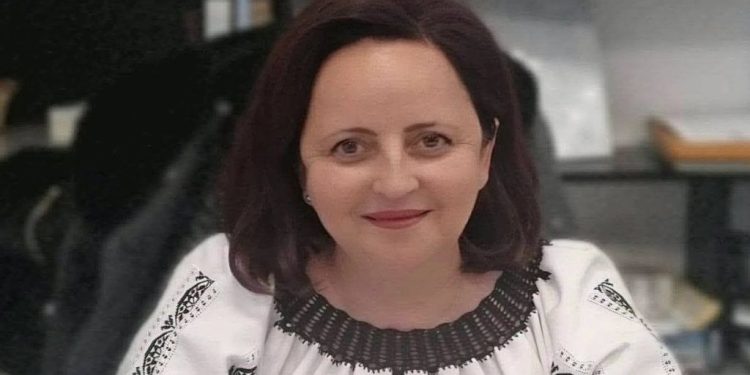 Gabriela Cazac, noua purtătoare de cuvînt a Inspectoratului Școlar Suceava. Tatiana Vîntur a ieșit la pensie. Inspectoratul îi urează succes doamnei Cazac și îi mulțumește doamnei Vîntur ”pentru dăruire și rigoare”