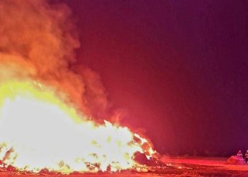 Peste 1.000 de baloți de lucernă și paie au ars într-un incendiu, la Salcea