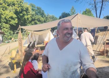 Miedul, comercializat în premieră la Festivalul de Artă Medievală de la Cetatea de Scaun a Sucevei. Cristi Stan: Prin fermentare obținem o băutură foarte concentrată, benefică pentru sănătate