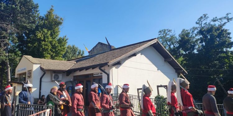 Trei profesori universitari, în trupa turcilor prezentă la Festivalul de Artă Medievală de la Suceava – doi specializați în tir tradițional cu arcul și unul în călărie tradițională
