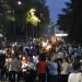 Străzile Sucevei, pline de oameni, la parada cu făclii a domnițelor și cavalerilor participanți la Festivalul de Artă Medievală ”Ștefan cel Mare” (Foto)