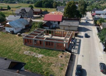 Aproape 15 milioane de lei, pentru drumurile din Poieni-Solca. Se construiește și un nou așezămînt cultural