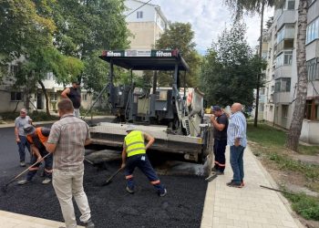 Vasile Rîmbu, pe Aleea Jupiter: Curînd, bordurile știrbe care tăiau cauciucurile vor deveni istorie, iar mamele care se deplasează cu cărucioarele o vor face în siguranță