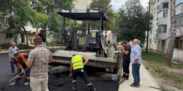 Vasile Rîmbu, pe Aleea Jupiter: Curînd, bordurile știrbe care tăiau cauciucurile vor deveni istorie, iar mamele care se deplasează cu cărucioarele o vor face în siguranță