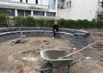 Spațiul dintre Hotelul Bucovina și Muzeul de Istorie, în curs de amenajare