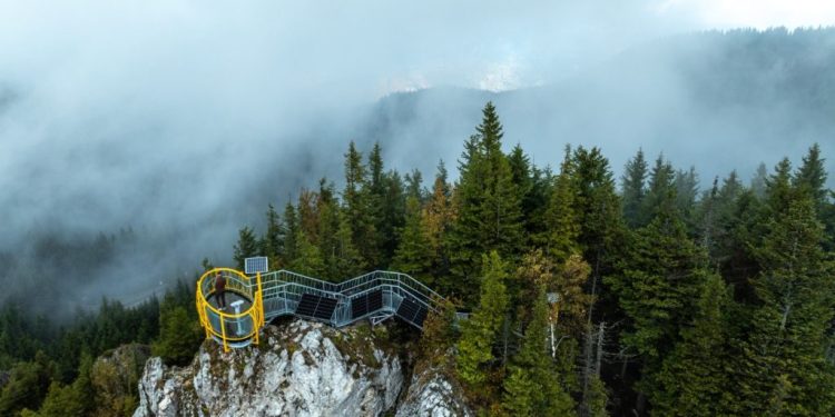 Aplicație bilingvă, româno-engleză, dedicată zonei din jurul Skywalk-ului de pe Rarău