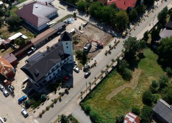 Investiții de aproape 15 milioane de lei sînt în derulare la Solca. Printre altele, pe amplasamentul fostului cinematograf se construiește o casă de cultură
