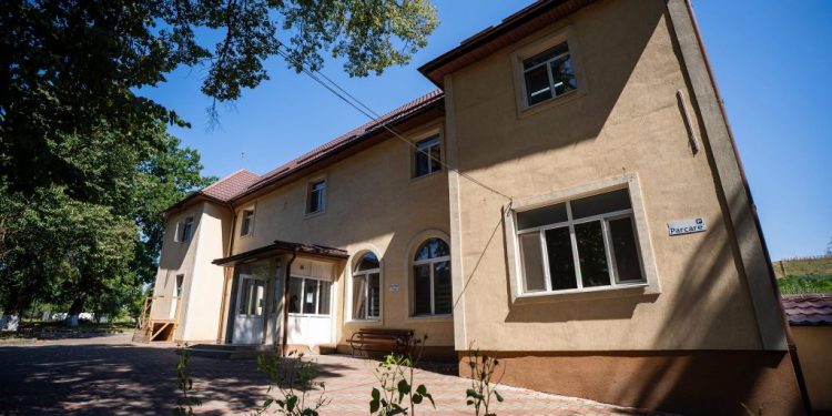 Secția de Psihiatrie Burdujeni va fi modernizată cu fonduri europene. Proiectul prevede modernizarea instalațiilor sanitare, electrice și termice, precum și recompartimentarea grupurilor sanitare din toate pavilioanele